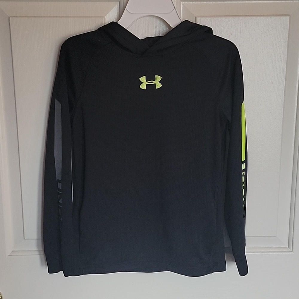 Under Armour, youth medium, long sleeved shirt with hood, black.